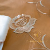 Nappe Gold à fleurs Blanches pour Table Ronde