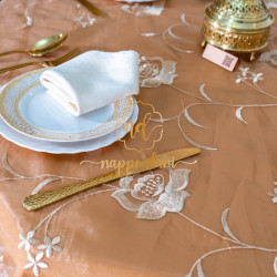 Nappe Gold à fleurs Blanches pour Table Ronde