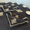 Nappe de table Brodée, couleur Noir /face avec motif  élégant  - Carrée -150 cm